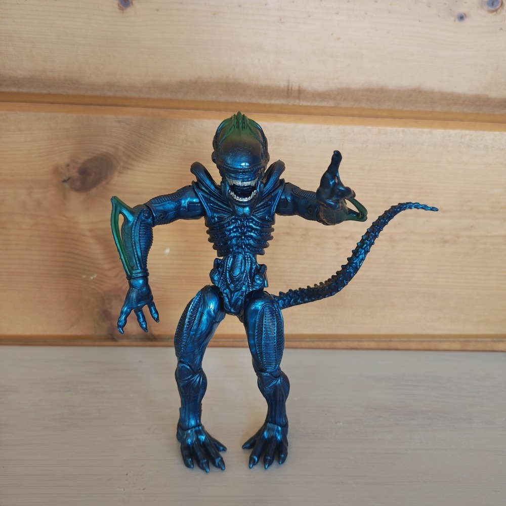 NECA 2020 Ultimate Aliens Figures, blue Xenomorph 20th Century Fox ZA3